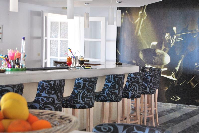 Ξενοδοχείο Semiramis Village 4*