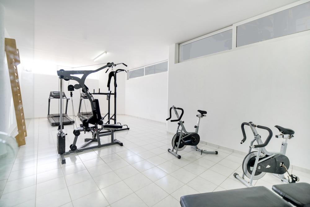 Ξενοδοχείο Semiramis Village 4*