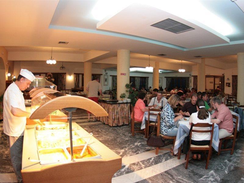 Semiramis Village מלון 4*