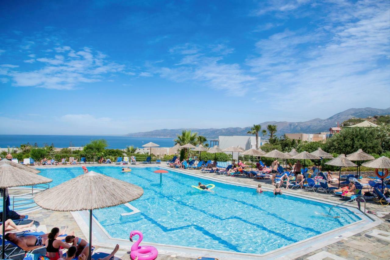 מלון Semiramis Village 4*