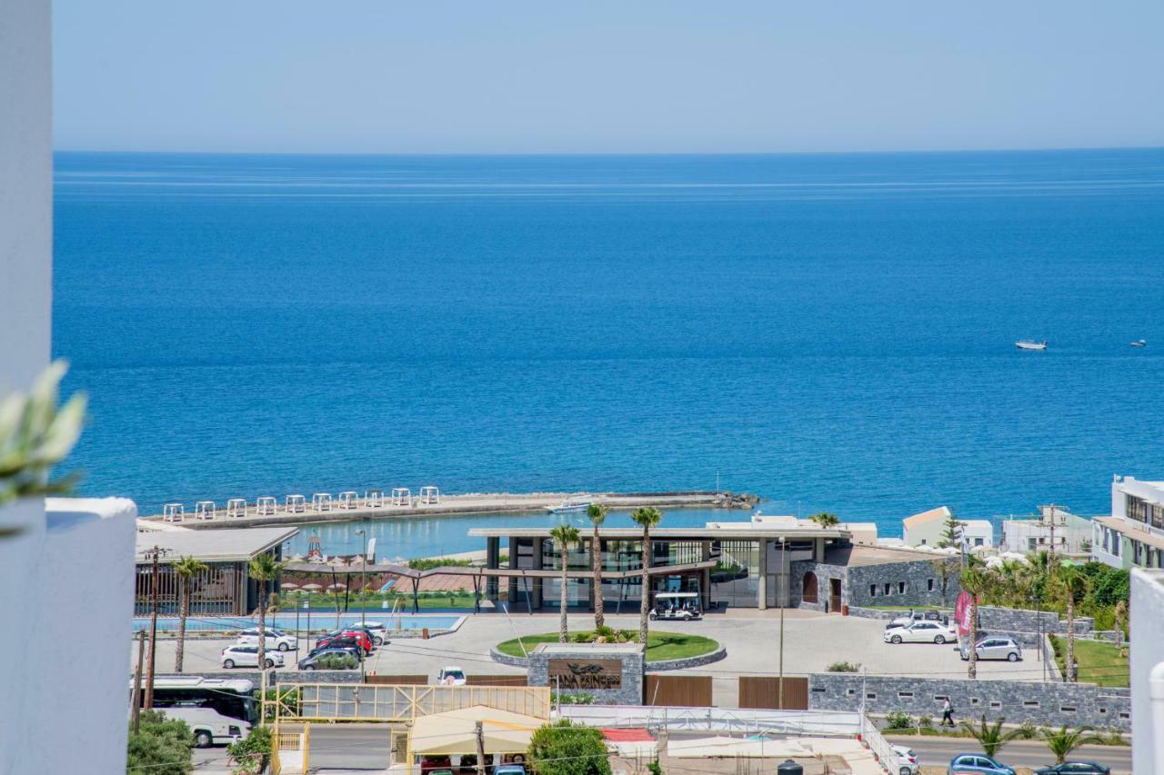 מלון Semiramis Village 4*