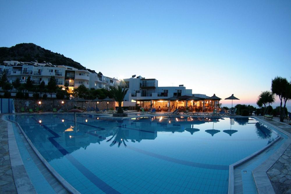 Semiramis Village Отель